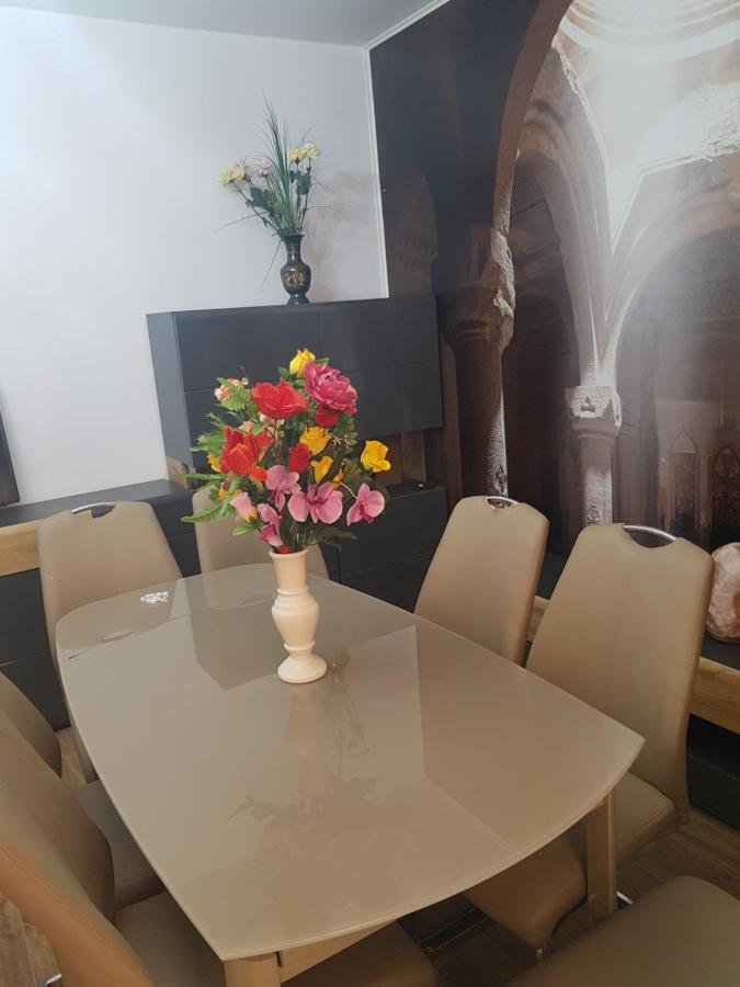 Casa Cojanu Hotel เปโตรชานิ ภายนอก รูปภาพ